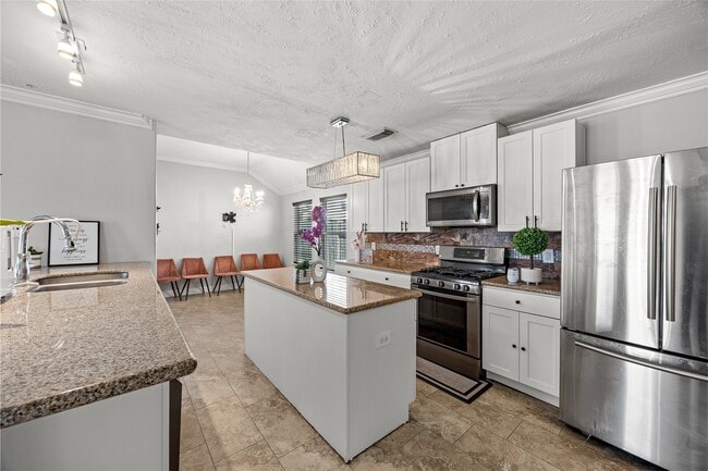 Building Photo - 14942 Gray Ridge Dr