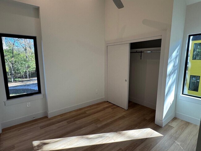 Building Photo - 1133 Walton Ln