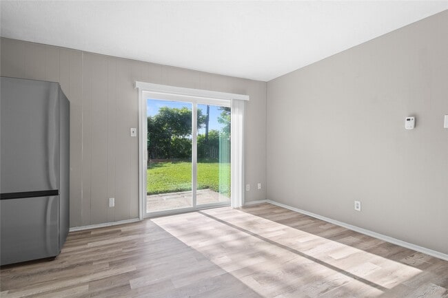 Building Photo - 15423 Campden Hill Rd