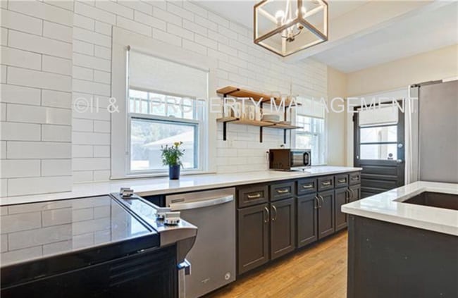 Building Photo - 11 E 57th Terrace
