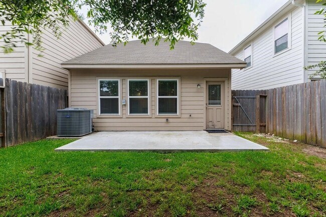 Building Photo - 11413 Hackmatack Way
