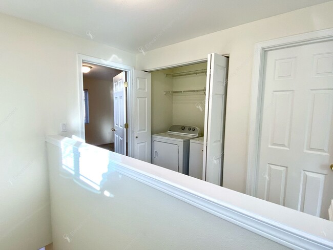 Building Photo - 2BR - 1.5BA Townhouse Living in the Heart ...