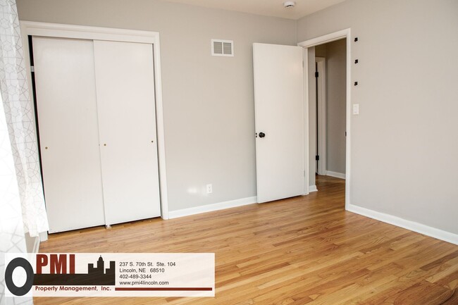 Building Photo - 820 S 38th St