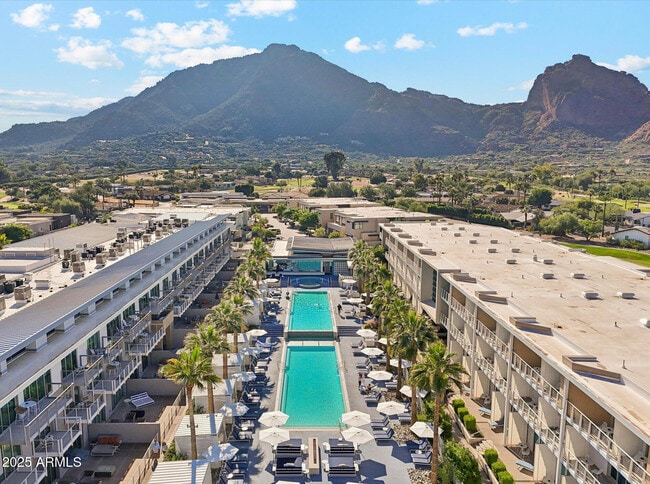 Building Photo - 5455 E Lincoln Dr