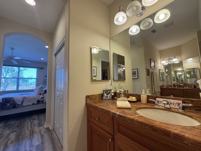 Building Photo - 462 Montelluna Dr