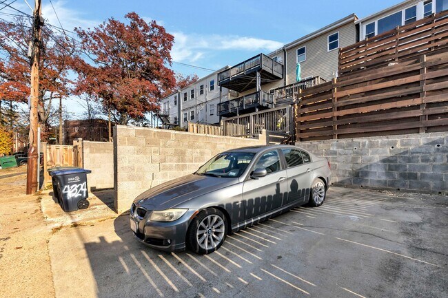 Building Photo - 4622 New Hampshire Ave NW