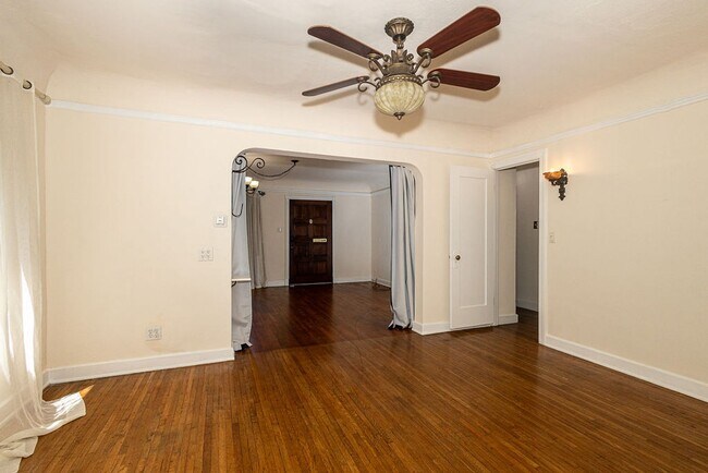 Building Photo - Warm & Welcoming Home Near Melrose with Room to Live, Work & Create