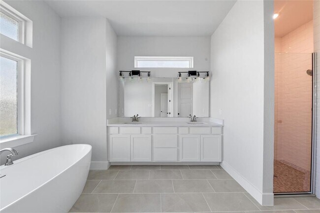 Building Photo - 3511 Palm Crest Dr
