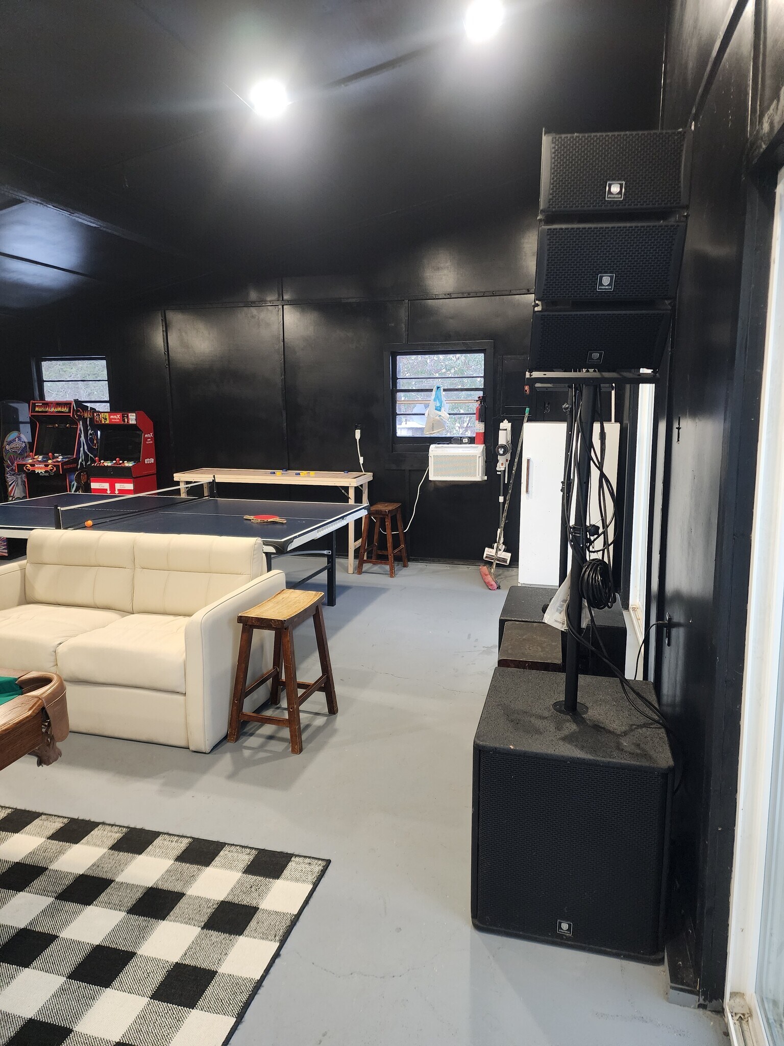 Building Photo - 3780 Highland Tpke