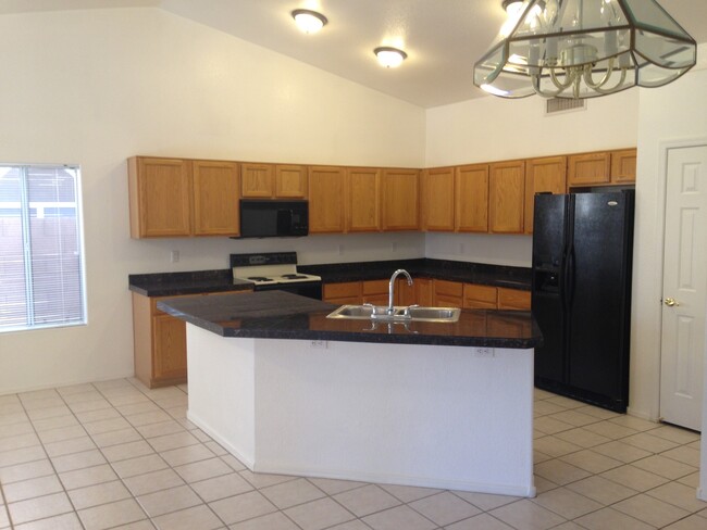 Building Photo - Chandler 4 Bed, 2 Bath Single Level Home w...