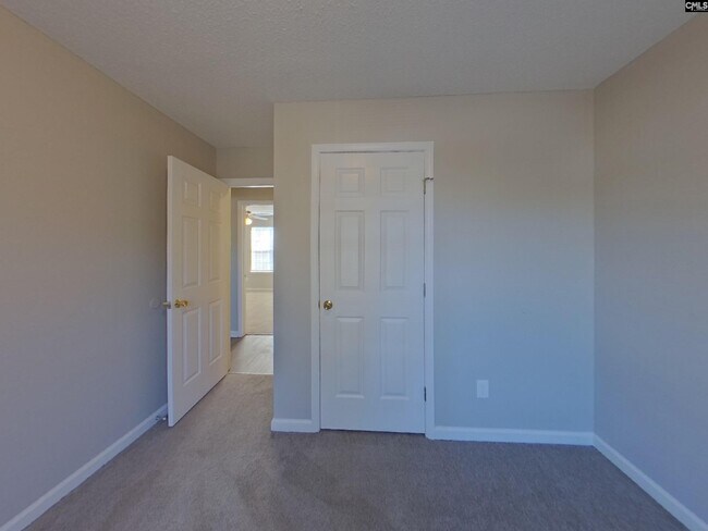 Building Photo - 3 Sonny Ct