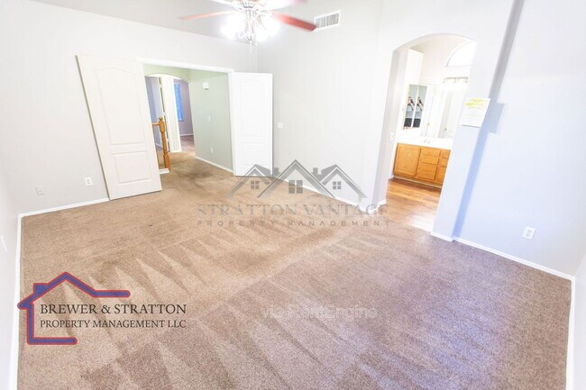 Building Photo - 1431 E Encinas Ave