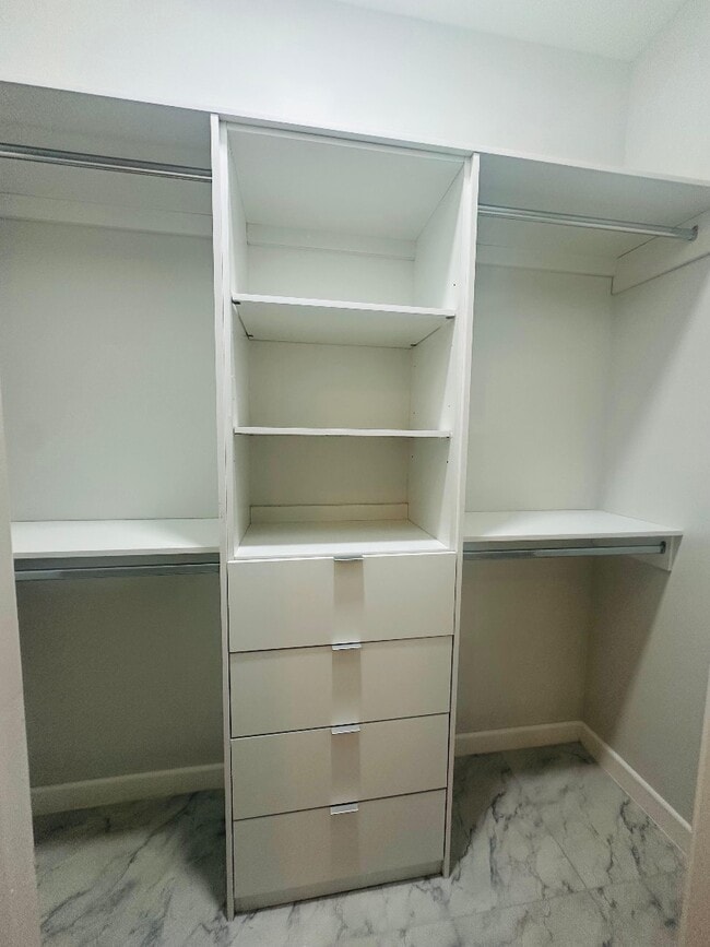 Building Photo - 2012 Selena St