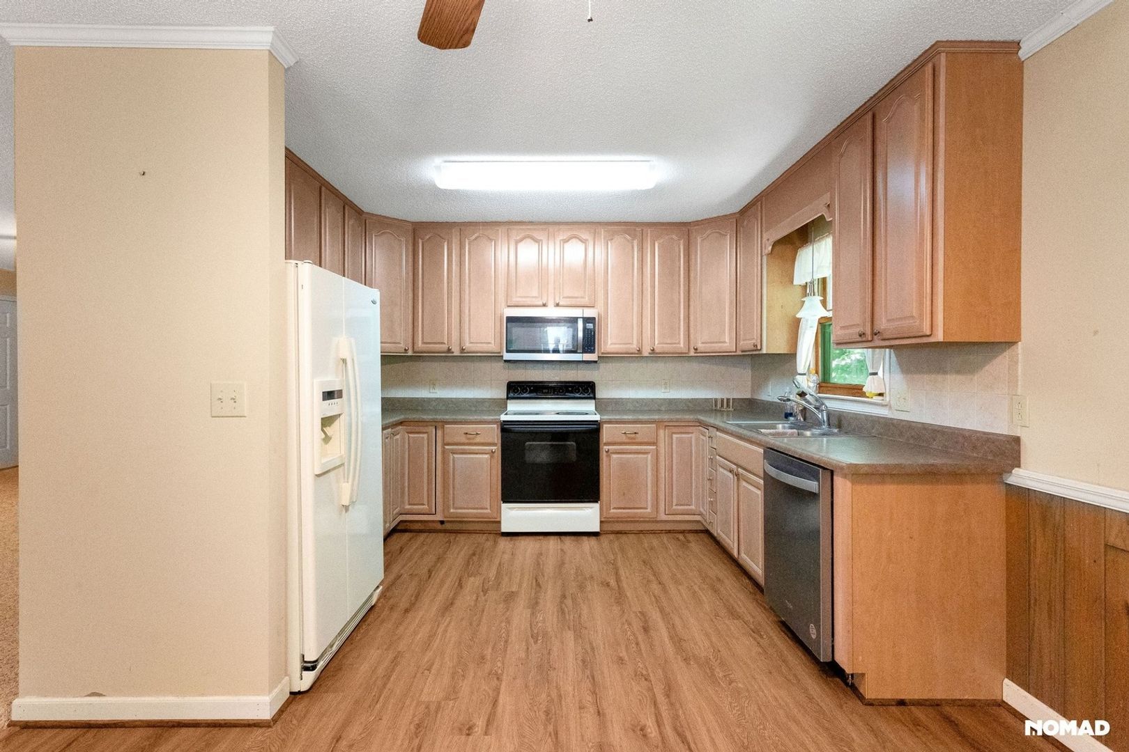 Building Photo - 527 Mountainside Dr