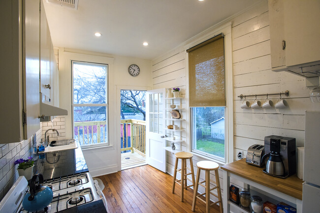 Full kitchen with balcony overlooking the backyard - 403 Gillespie St