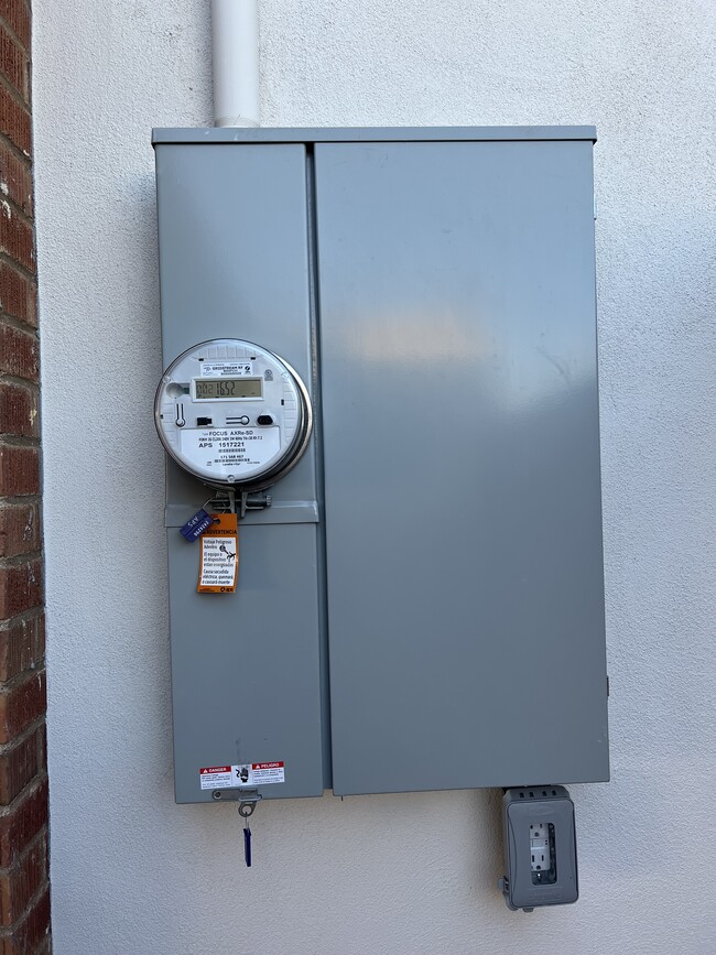 Building Photo - 514 W Turney Ave