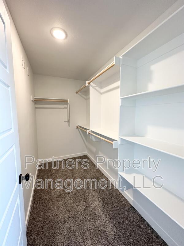 Building Photo - 1070 Boardwalk Ave