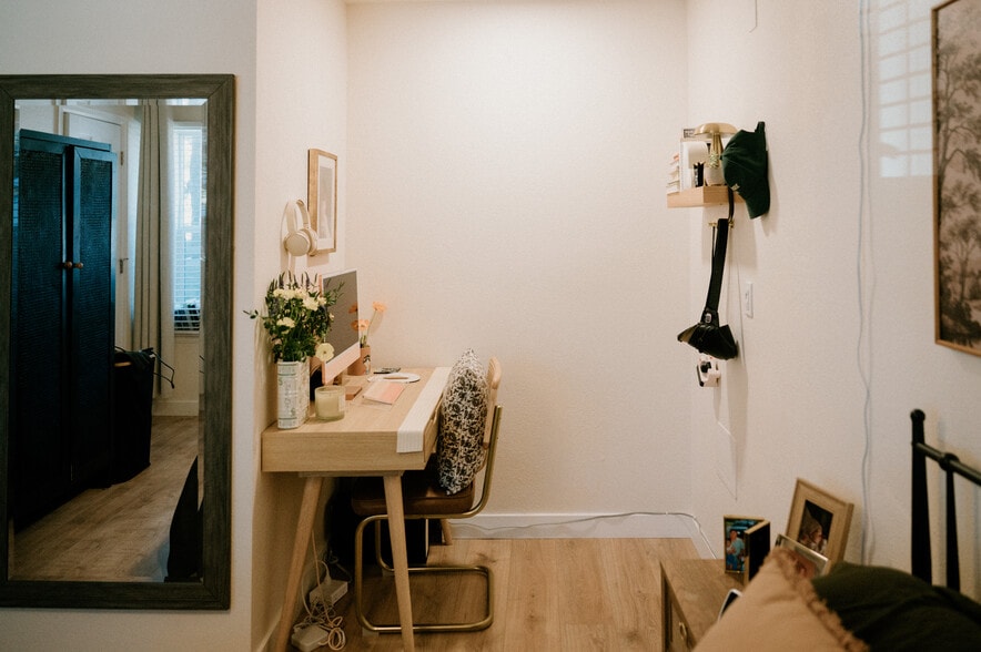 Building Photo - 444 S Kittredge St