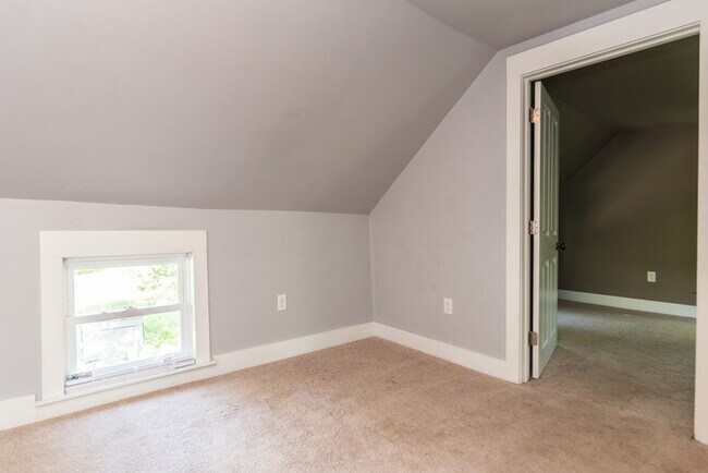 Building Photo - 369 Steele Rd