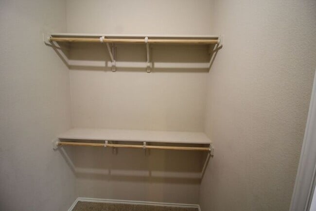 Building Photo - 6707 Rosita Oak Dr