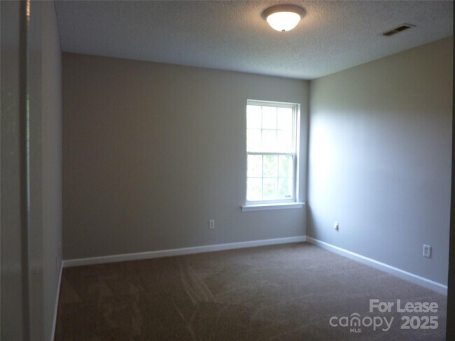 Building Photo - 8841 Laurel Run Dr