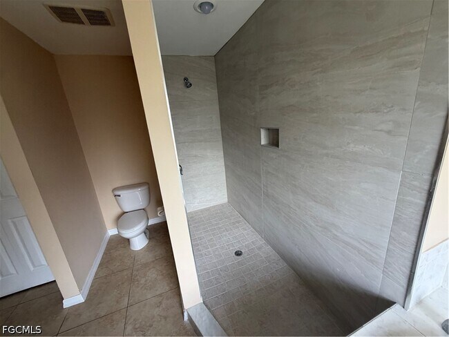 Building Photo - 905 SW 8th Ct