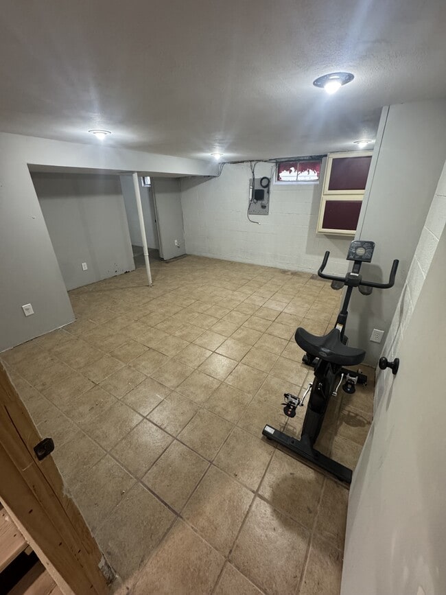 Building Photo - 616 Boston Rd