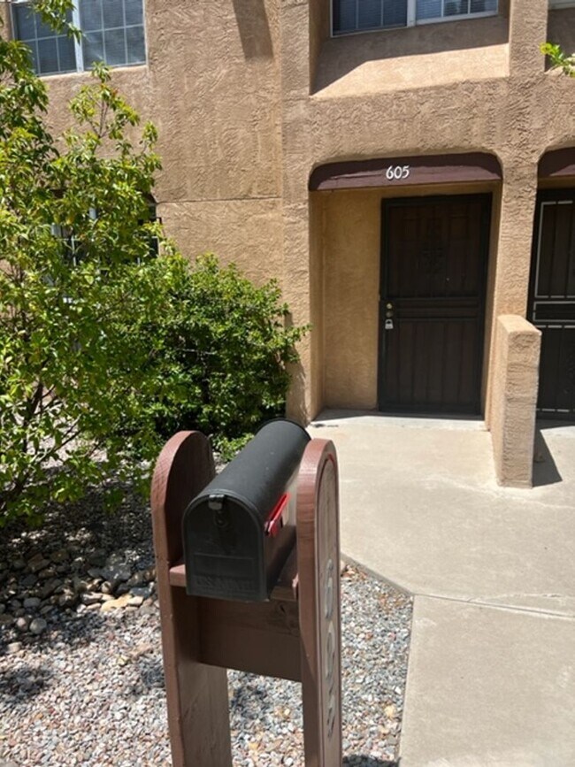 Primary Photo - Charming Townhouse Complex . This diamond ...