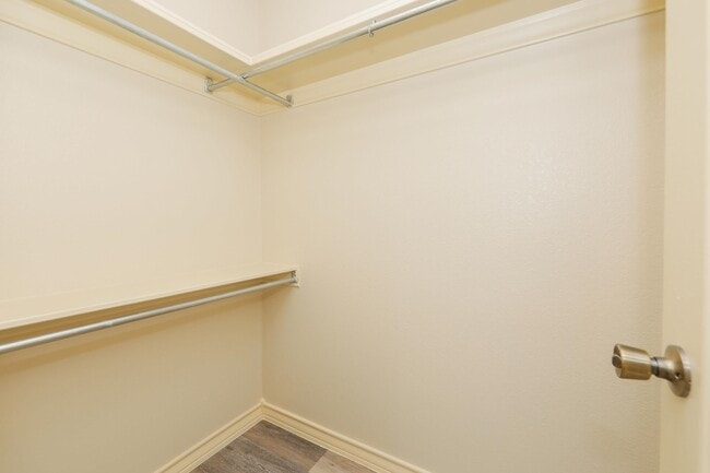 Building Photo - 607 Gale St