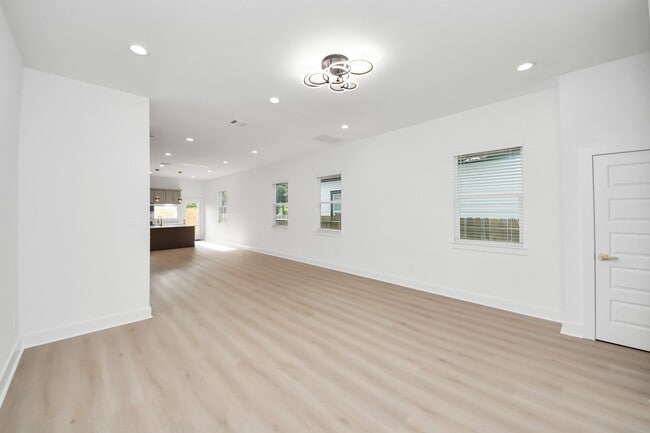 Building Photo - 8601 Amadwe St