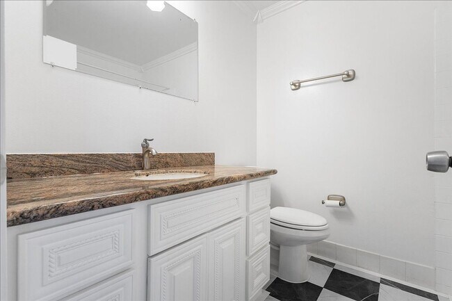 Building Photo - 3031 Flora Vista