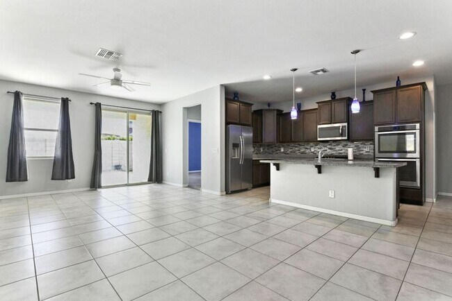 Building Photo - 7707 S 37th St