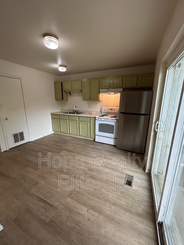 Building Photo - 334 Fairway S