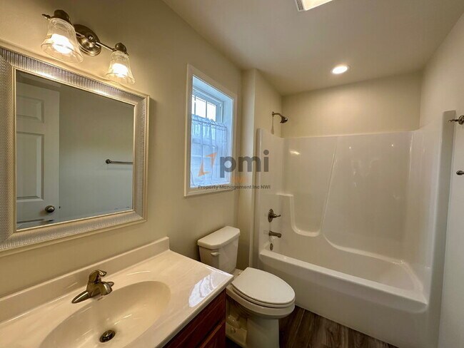 Building Photo - 122-124-124 Park Ave