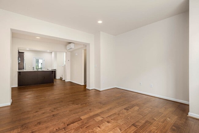 Building Photo - Modern Townhome with Garage in High Point Community