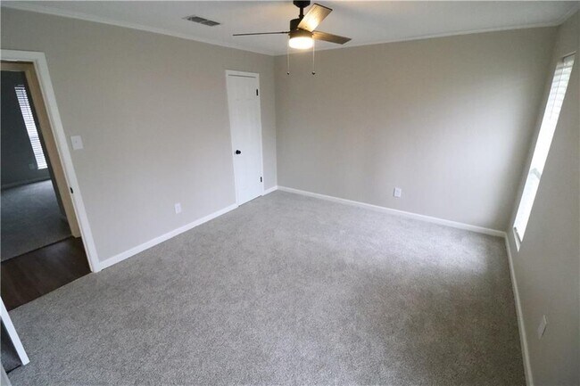 Building Photo - 5813 Crest Willow Dr