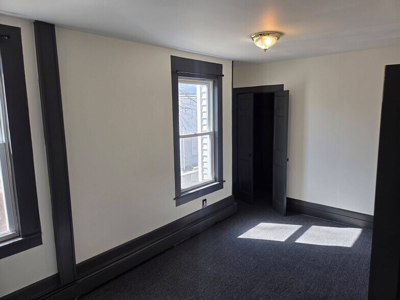 Building Photo - 25 Shepherd St