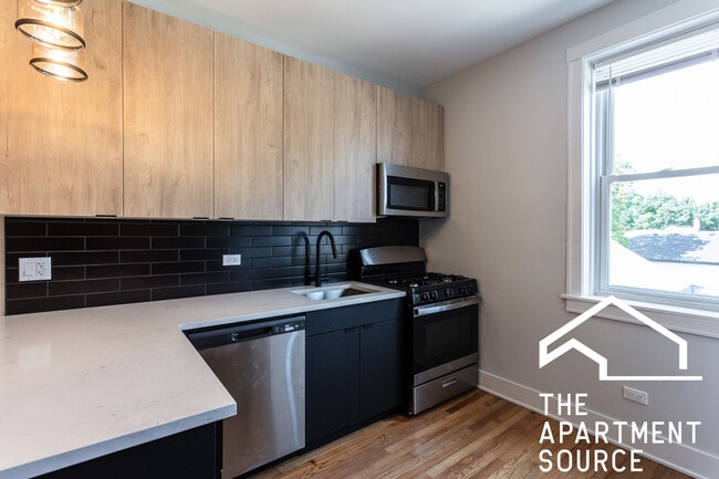 Building Photo - 4011a North Lowell Ave. Unit 3