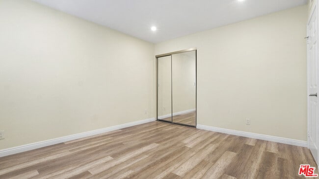 Building Photo - 420 Riverdale Dr