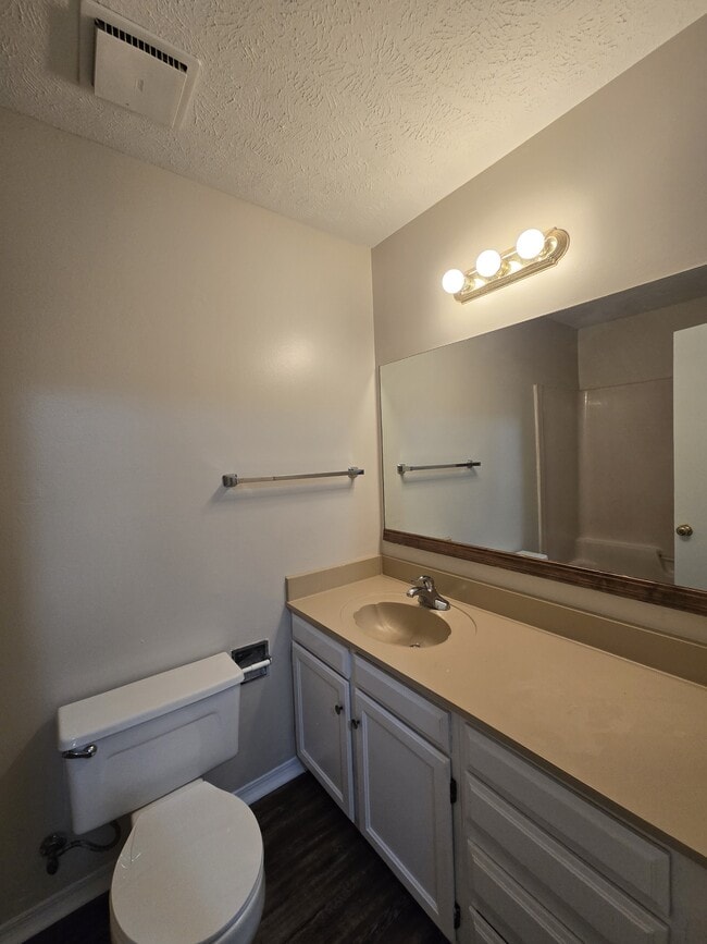 Building Photo - 3824 W Elm St