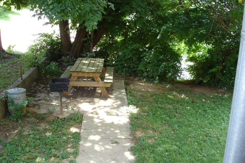 Building Photo - 323 Franck Ave