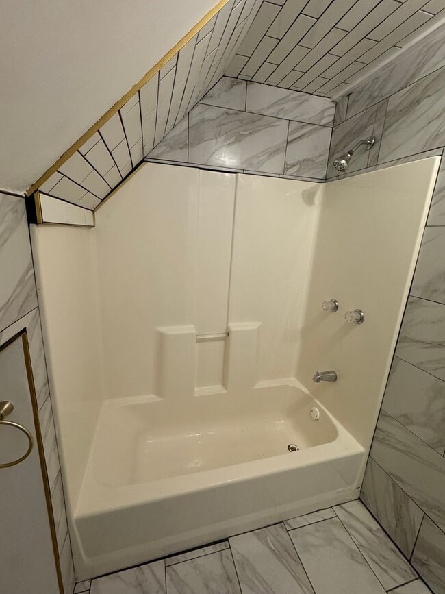 Building Photo - Discover Your Dream Home in Historic Brewers Hill!