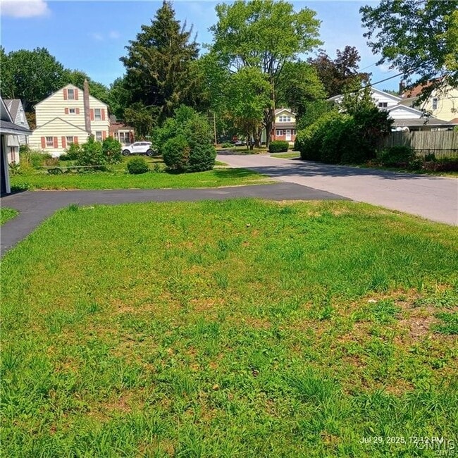 Building Photo - 200 Garden City Dr