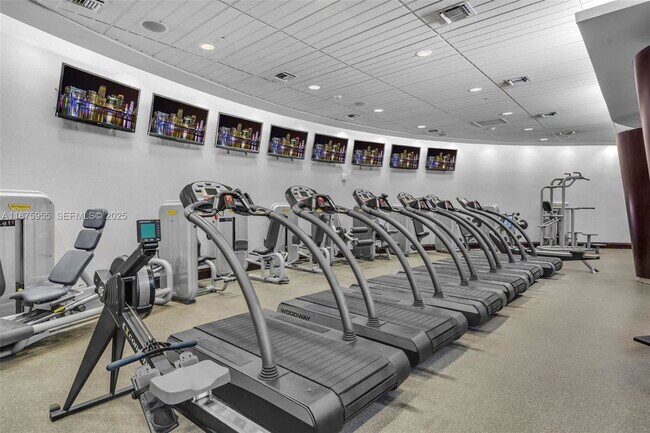 Building Photo - 5959 Collins Ave