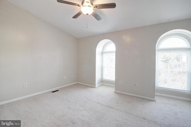 Building Photo - 42 Victoria Square