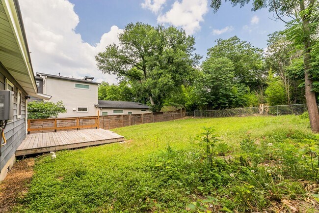 Building Photo - Charming & Updated Mid-Century 3 Bed/1 Bath in East Austin!