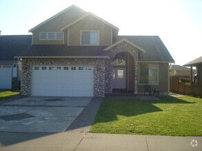 Building Photo - Spacious 4 Bedroom Home in Ferndale!