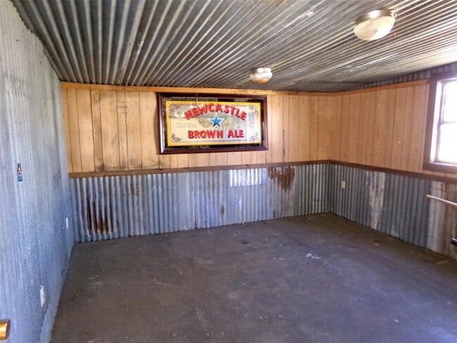 Building Photo - 1913 Killarney Dr