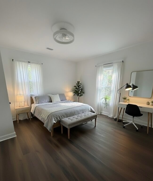 Building Photo - 2827 E 5th Ave