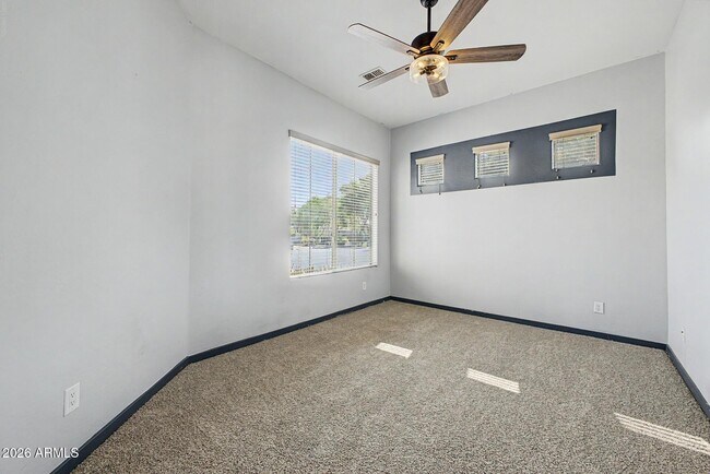 Building Photo - 1902 E Desert Ln